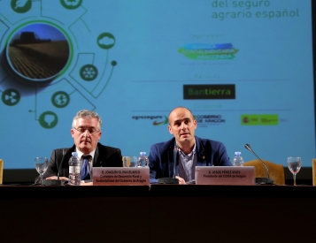 D. Joaquín Olona Blasco, Consejero de Desarrollo Rural y Sostenibilidad del Gobierno de Aragón y D. Javier Hermosilla, Presidente del COITA Aragón